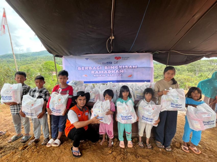 Rumah Zakat dan Paragon Salurkan Bingkisan Lebaran di Huntara Desa Marsada, Tapsel