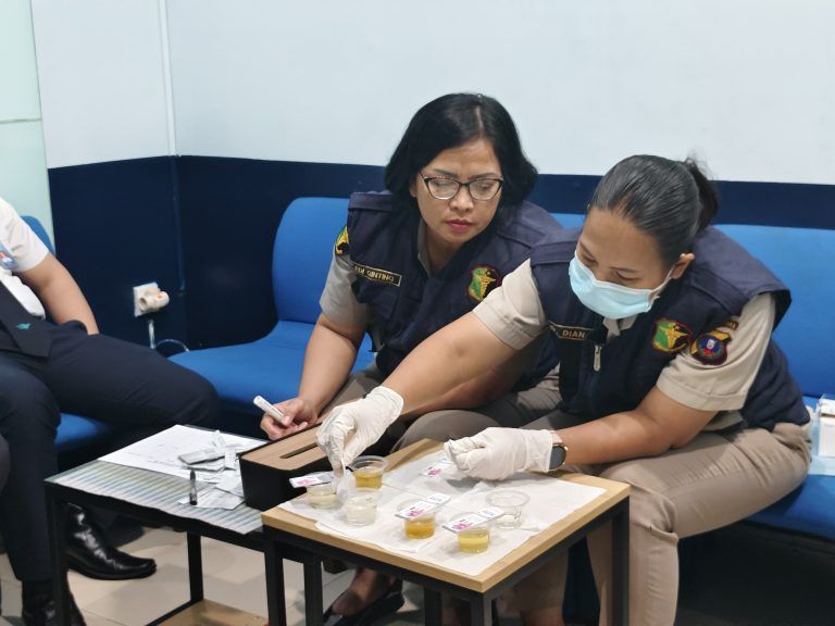 Polresta Deli Serdang Tes Urine kepada Awak Maskapai Penerbangan Indonesia