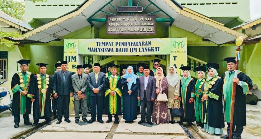 Rektor UINSU Jadi "Guest Star"  di  Wisuda IJM Langkat