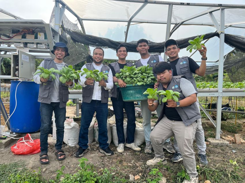 FIP Unimed Sukses Panen Tanaman Hidroponik di Darussalam