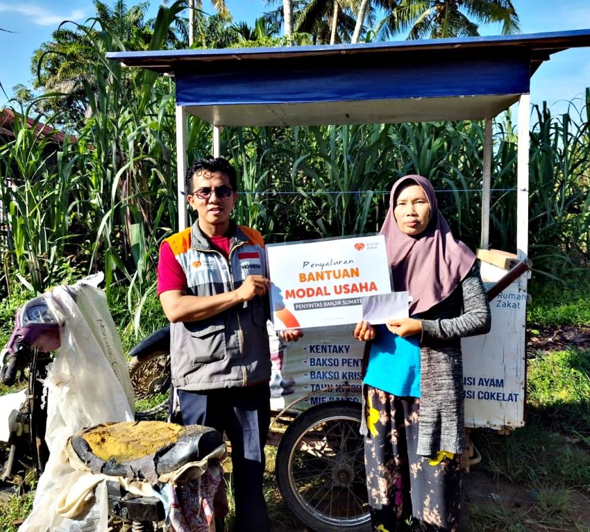 Rumah Zakat Salurkan Bantuan Modal Usaha bagi Penyintas Banjir di Aek Sitio-tio