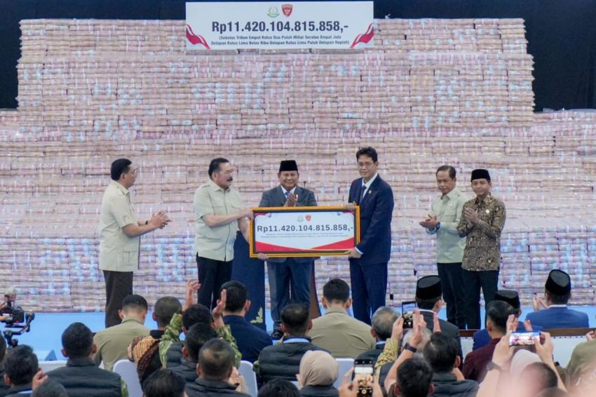 Wamen Ossy Saksikan Penyerahan Denda Administratif Rp11,4 Triliun oleh Satgas PKH Sebagai Wujud Penyelamatan Kekayaan Negara