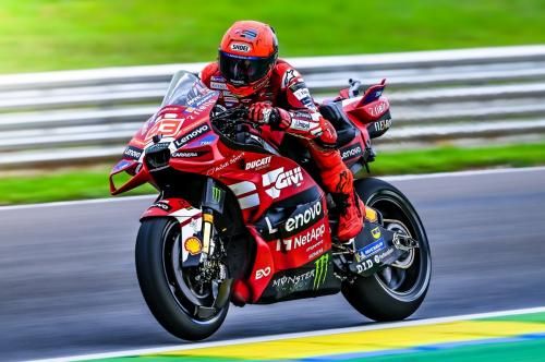 Carlo Pernat Kesal Lihat Ducati di MotoGP 2026: Dukung Marc Marquez, Perbaiki Motormu!