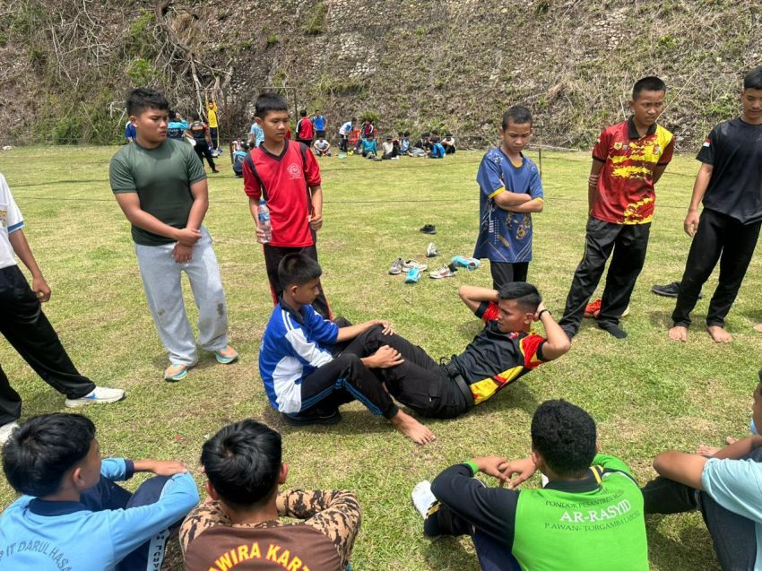 Brimob Sumut Cetak Generasi Tangguh, 109 Siswa SMAN 2 Plus Sipirok Ikuti Tes Kesemaptaan Jasmani