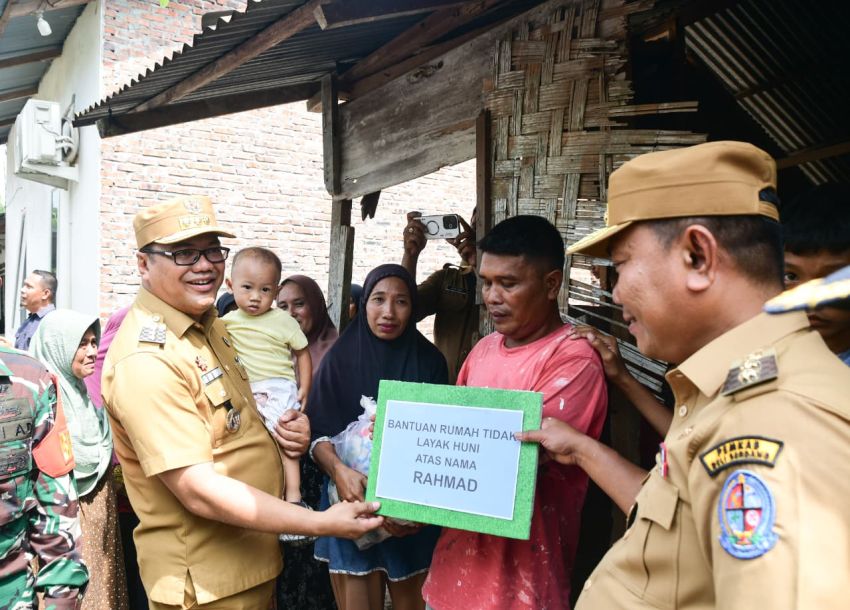 Bupati dan Wakil Letakkan Batu Pertama Renovasi RTLH dan Buka Turnamen Futsal
