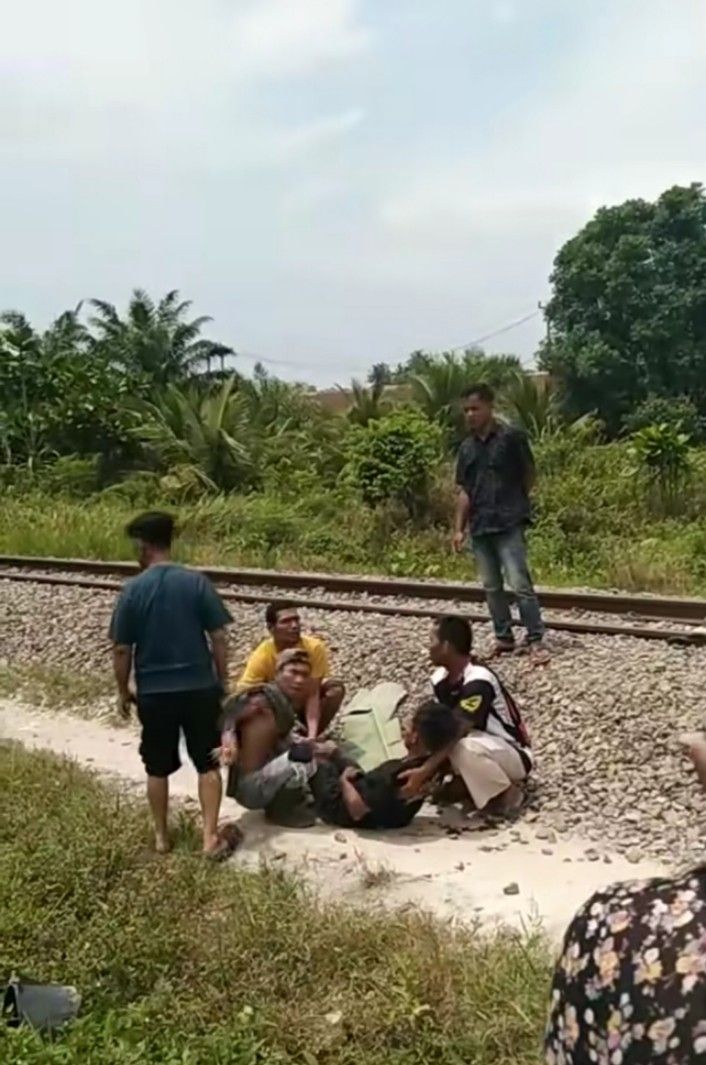 Pengendara Sepeda Motor di Asahan Terserempet Kereta Api di Perlintasan Tanpa Plang