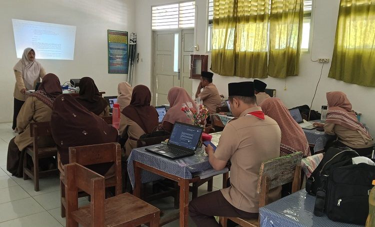 MIN 2 Dairi Gelar Sosialisasi KBC, Guru dan Tenaga Kependidikan Dibekali Penerapan Pembelajaran Baru