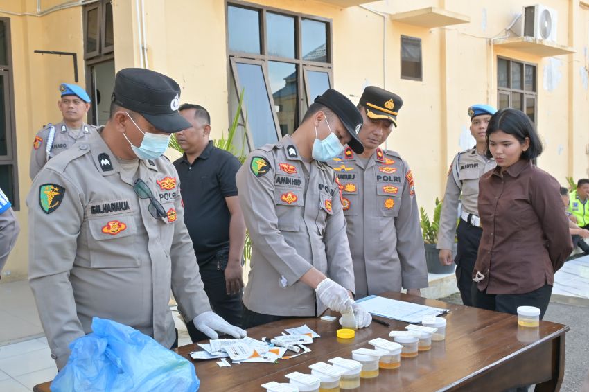 Propam Polda Sumut Tes Urine Dadakan di Polres Labusel, Ini Hasilnya