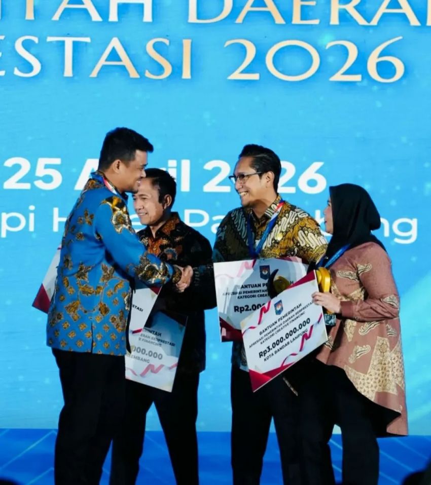 Rico Waas Antar Medan Raih Terbaik II Creative Financing Sumatera
