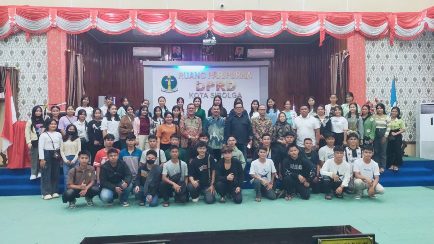 Calon Mahasiswa Asal Nias Kuliah di Semarang Disambut DPRD Sibolga