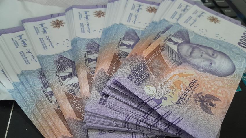 Nilai Tukar Rupiah 'Ambrol' 70 Poin Tembus Rp17.881 per Dolar AS
