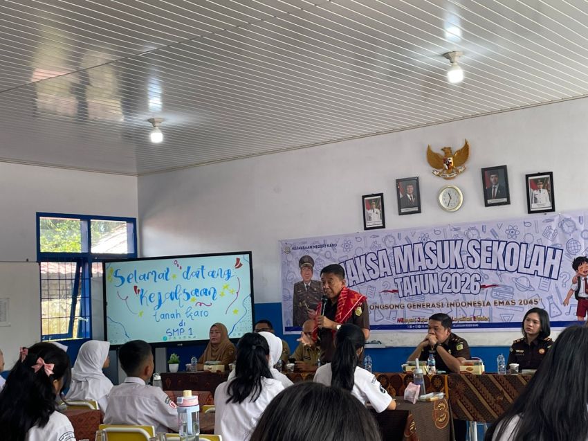 Jaksa Masuk Sekolah, Kejari Karo Edukasi Pelajar Generasi Indonesia Emas