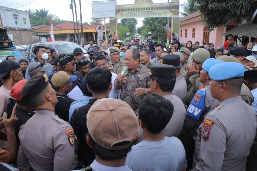 Tuntut Perbaikan, Warga Buntu Pane Blokir Ruas Jalan Provinsi