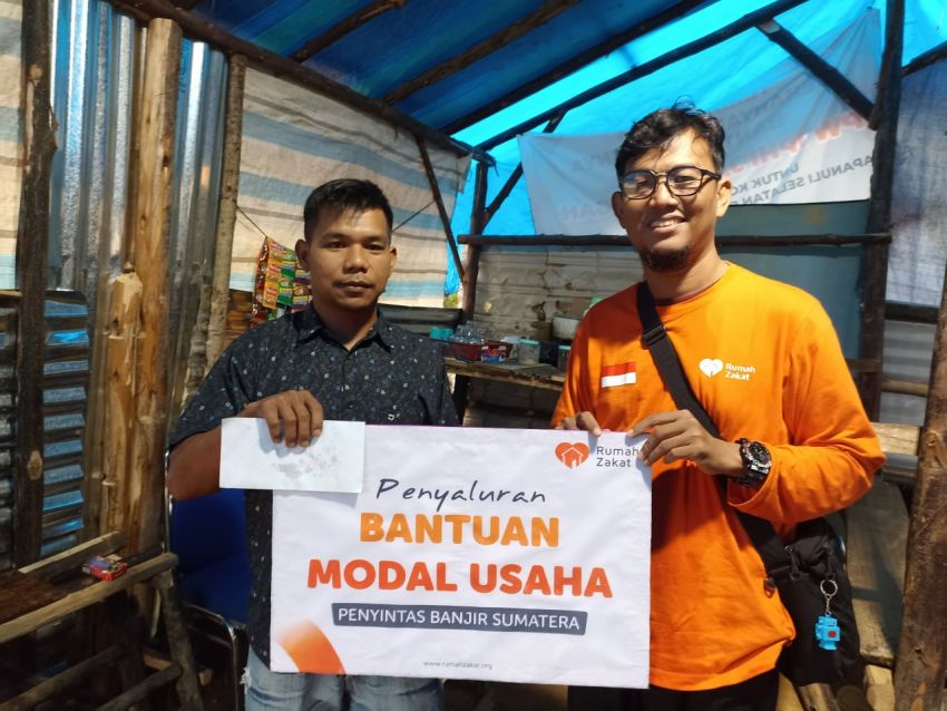 Rumah Zakat Salurkan Bantuan Modal Usaha bagi Penyintas Banjir dan Longsor di Huntara Tapsel