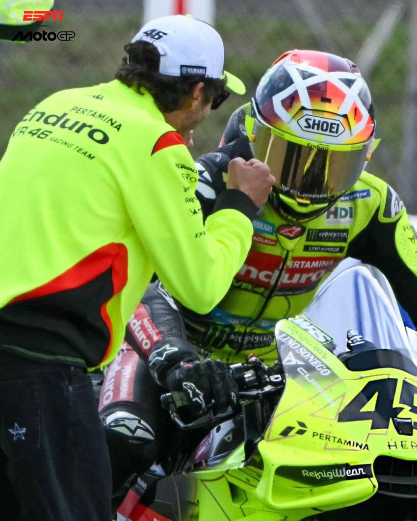 Valentino Rossi Ikut Rayakan Kemenangan VR46, Lihat Foto-fotonya