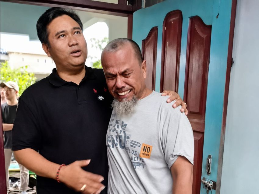 Pelukan Hangat Tommy Anggota DPRD Labuhanbatu Basuh Air Mata Korban Kebakaran Talsim