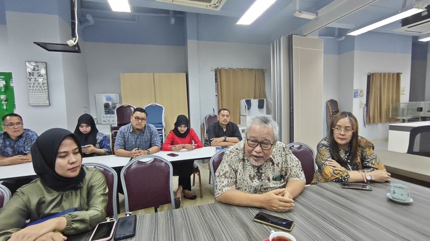 Polemik KIP Kuliah, Ini Penjelasan Rektor UBT Dr. Surya