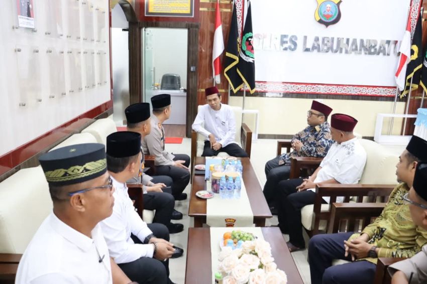 Sejuknya Silaturahmi, Pesan Integritas dan Humanisme Ustaz Abdul Somad di Polres Labuhanbatu