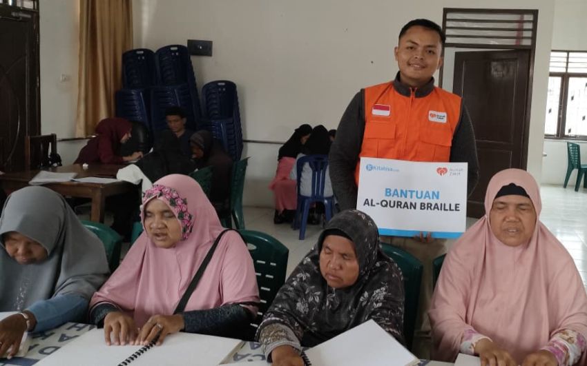 Rumah Zakat Medan Salurkan 10 Set Al-Qur'an Braille untuk Difabel Netra di Pertuni Sumut