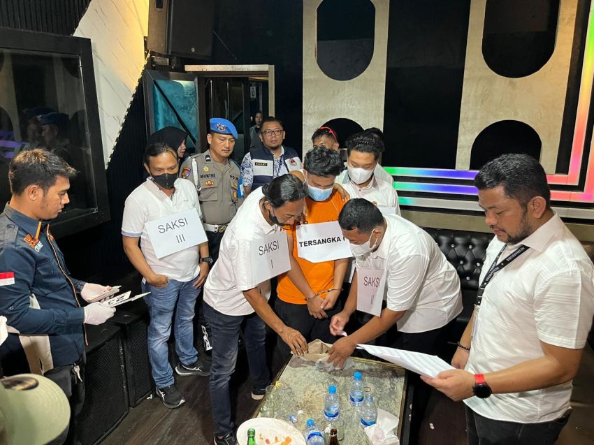 Prarekonstruksi Tempat Hiburan Malam Jual Narkoba, Polrestabes Medan Temukan Miras Palsu