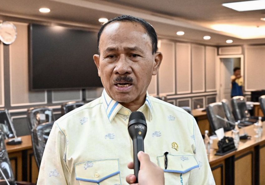 Maruli Siahaan Bantu Pembangunan Lampu Penerangan Jalan di Taput