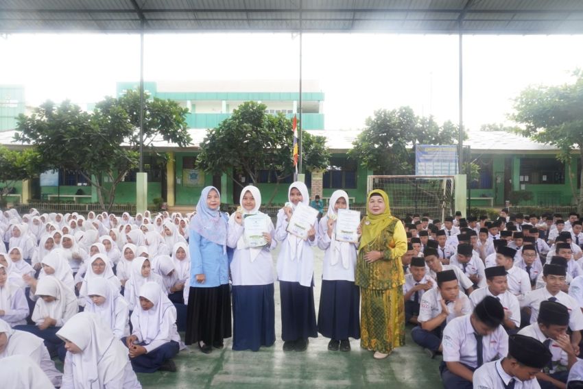 Tiga Siswi MTsN 2 Medan Raih Medali Emas Olimpiade Nasional