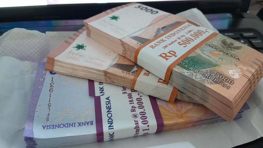 Nilai Tukar Rupiah Kembali Melemah Menjadi Rp17.677 per Dolar AS