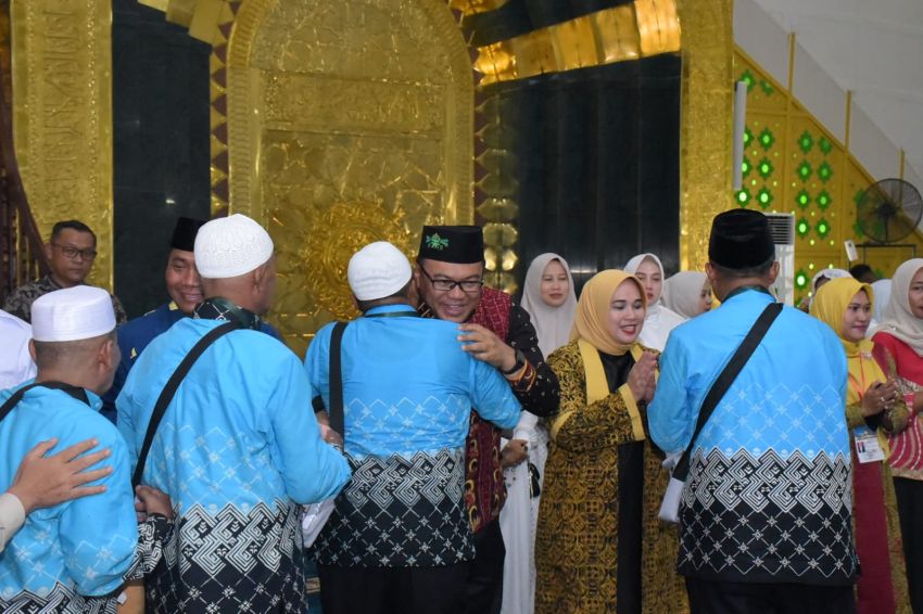 Pemkab Deli Serdang Lepas Calon Jemaah Kloter 15 Menuju Asrama Haji Medan