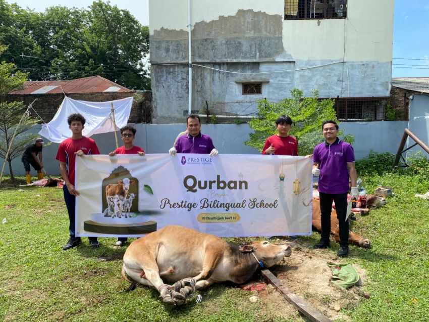 Prestige Bilingual School Salurkan 770 Paket Daging Kurban