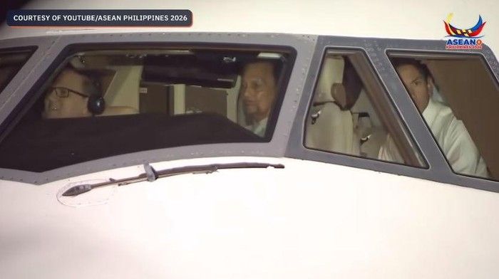 Ini Baru Sultan! Sultan Hassanal Bolkiah Terbangkan Sendiri Pesawat ke KTT ASEAN di Filipina