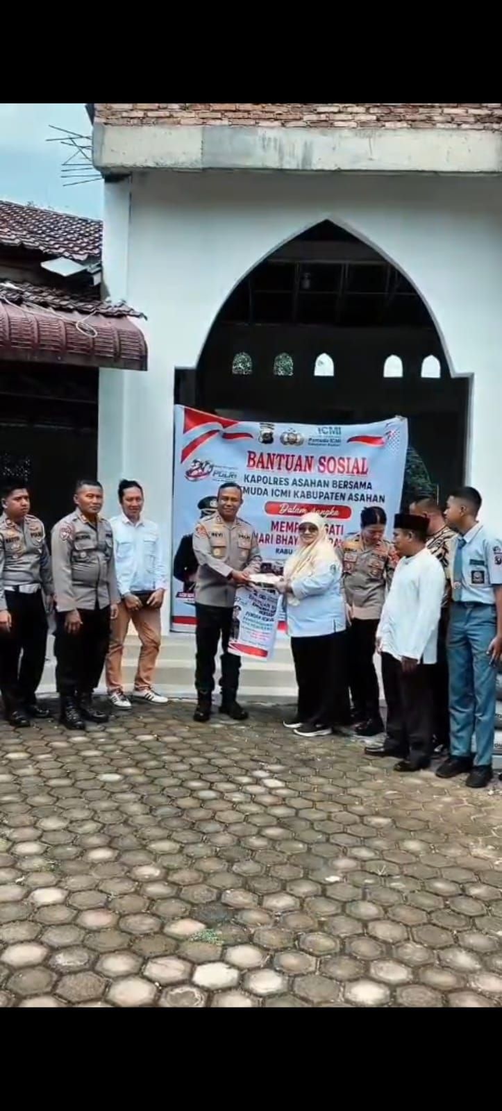 Kapolres Asahan dan ICMI Serahkan Bantuan Material Pembangunan Musala di SMAN 4 Kisaran