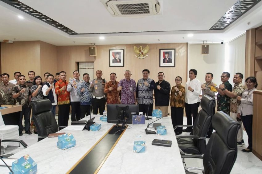 Di Samosir, Trail of The Kings Diikuti 1.015 Pelari dari 34 Negara