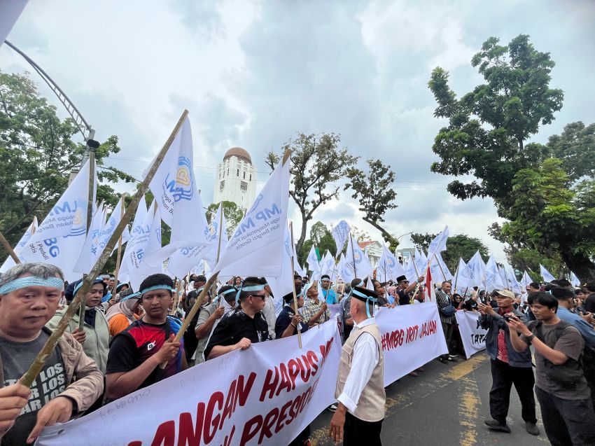 Ribuan Massa Peduli MBG Geruduk Kantor Gubernur Sumut, Minta Lanjutkan Program Yang Sudah Bagus