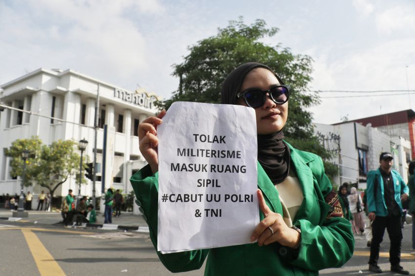 Kepung Lapangan Merdeka, Mahasiswa: Copot Kepala BGN Sumut Hentikan MBG, Lihat Foto-fotonya