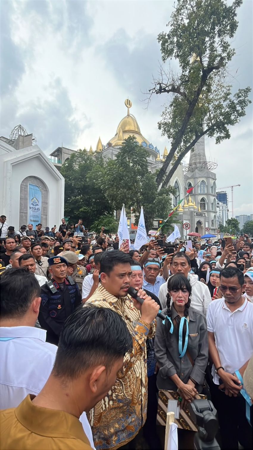 Temui Massa Pendemo, Ini Kata Gubernur Sumut Bobby Nasution...