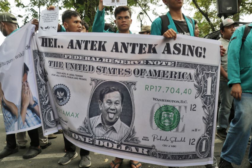 Kepung Lapangan Merdeka, Mahasiswa: Copot Kepala BGN Sumut Hentikan MBG, Lihat Foto-fotonya