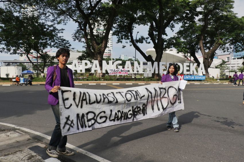 Kepung Lapangan Merdeka, Mahasiswa: Copot Kepala BGN Sumut Hentikan MBG, Lihat Foto-fotonya