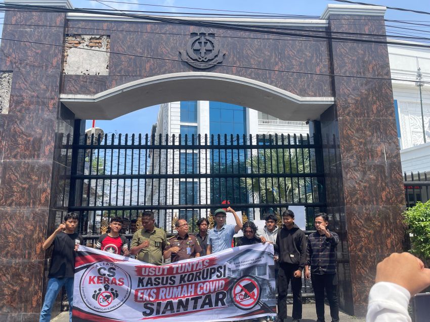 Dibakar, Poster Wali Kota Siantar Wesly Silalahi