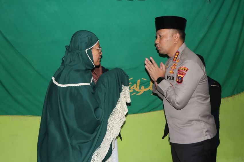 Melayat ke Rumah Duka Ketua FPRB Medan, Kapolrestabes Kombes Pol Jean Calvijn Sampaikan Duka Mendalam