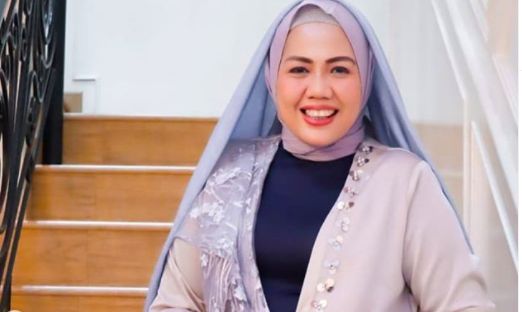 Ssst... Inilah Sosok yang Biayai Elly Sugigi Berangkat Umrah