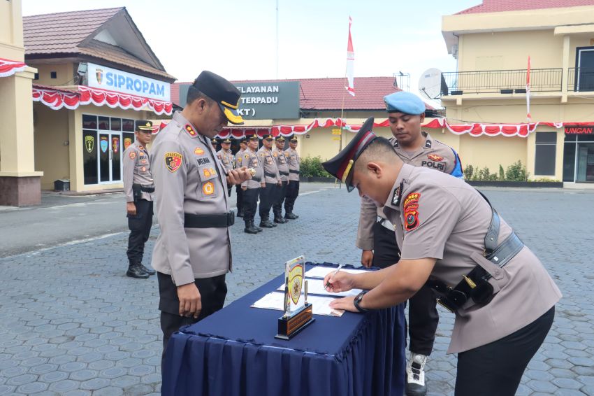 Bram Pergi, Benjamin Datang