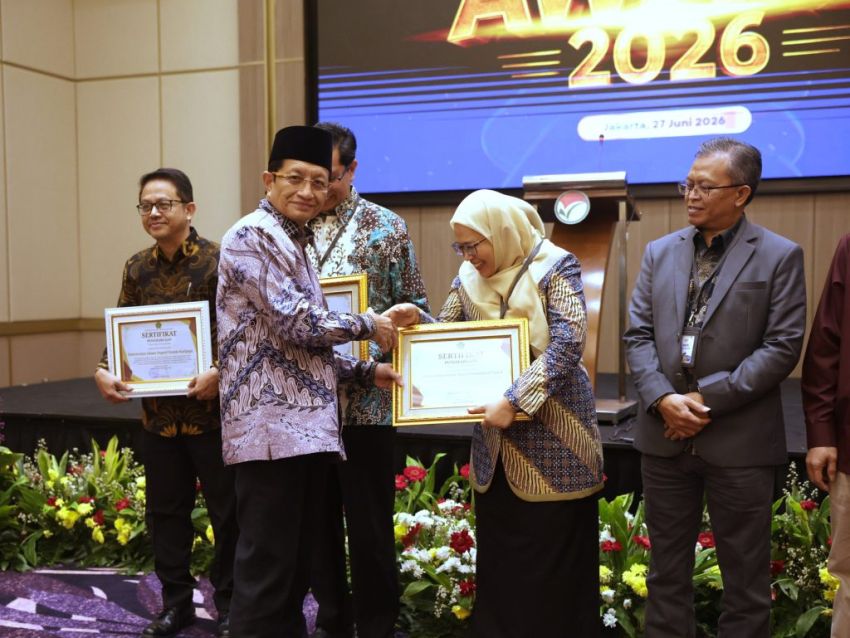 Rektor UINSU Terima Penghargaan Dari Menteri Agama