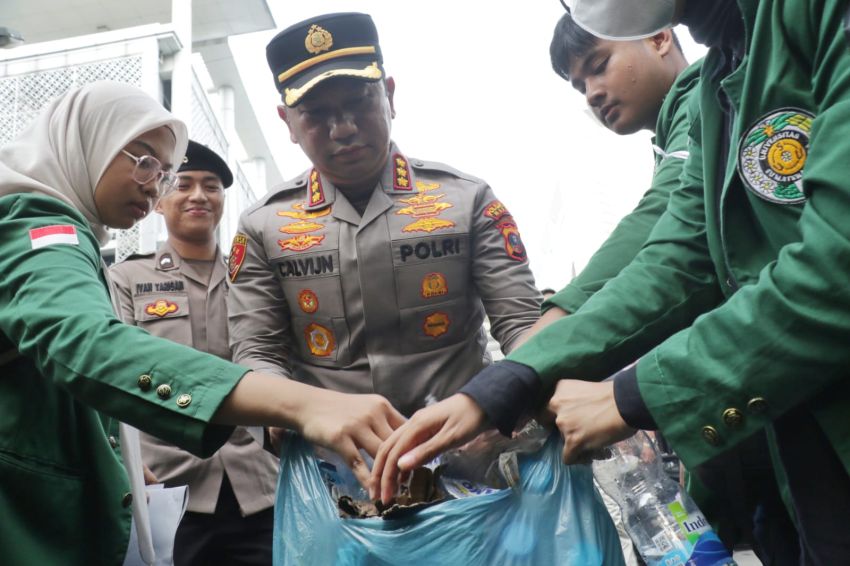 Usai Aksi Demonstrasi, Kapolrestabes Medan Ajak Kutip Sampah