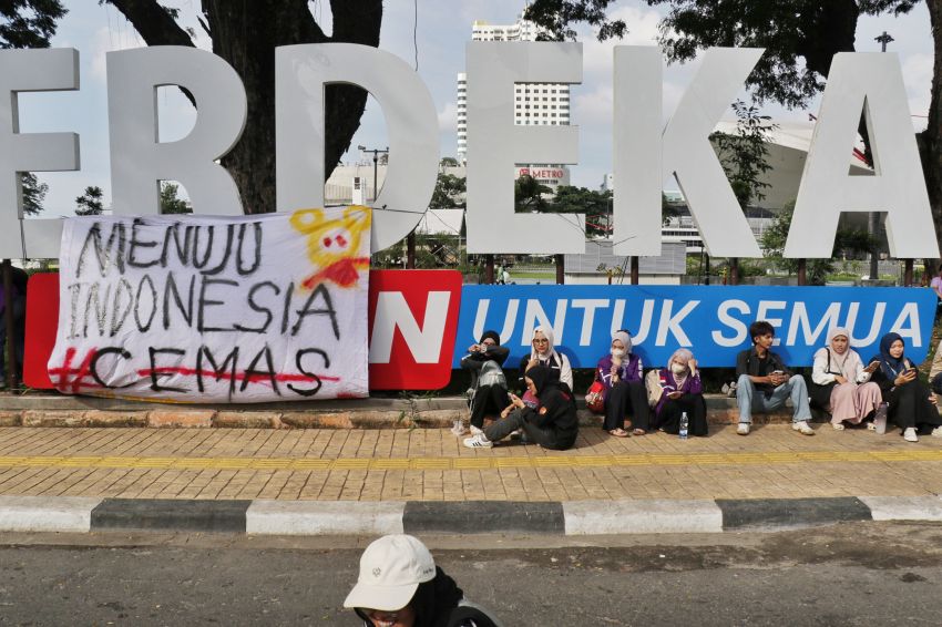 Kepung Lapangan Merdeka, Mahasiswa: Copot Kepala BGN Sumut Hentikan MBG, Lihat Foto-fotonya