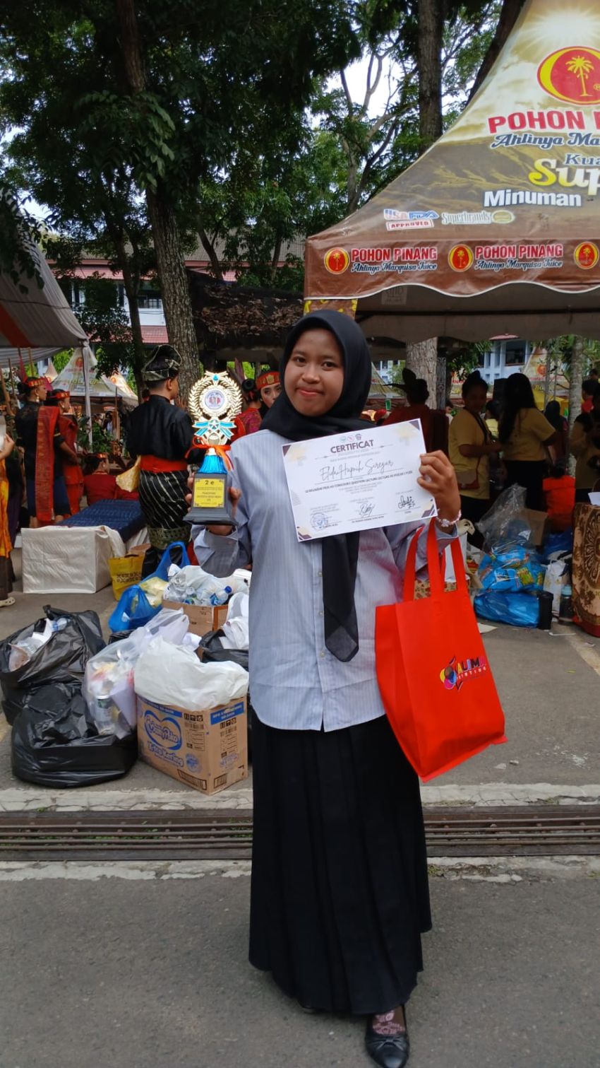 Elida Hapnih, Siswi MAN LABUSEL Raih Juara 2 Deklamasi Bahasa Prancis di UNIMED
