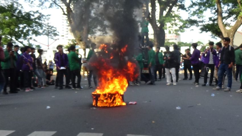 Ratusan Mahasiswa Kembali Demo di Medan, Minta Hentikan MBG dengan Pengawalan Polisi