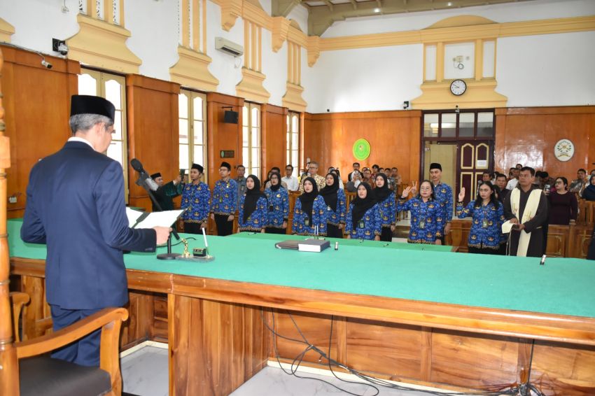 Ketua PN Medan Lantik 12 PNS, Tegaskan Integritas dan Disiplin Harga Mati
