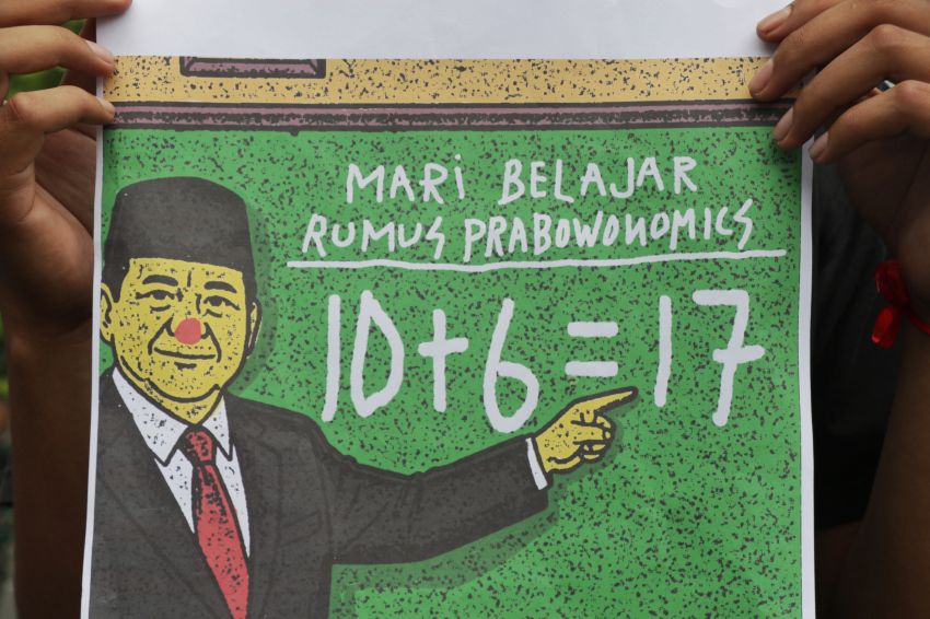 Kepung Lapangan Merdeka, Mahasiswa: Copot Kepala BGN Sumut Hentikan MBG, Lihat Foto-fotonya