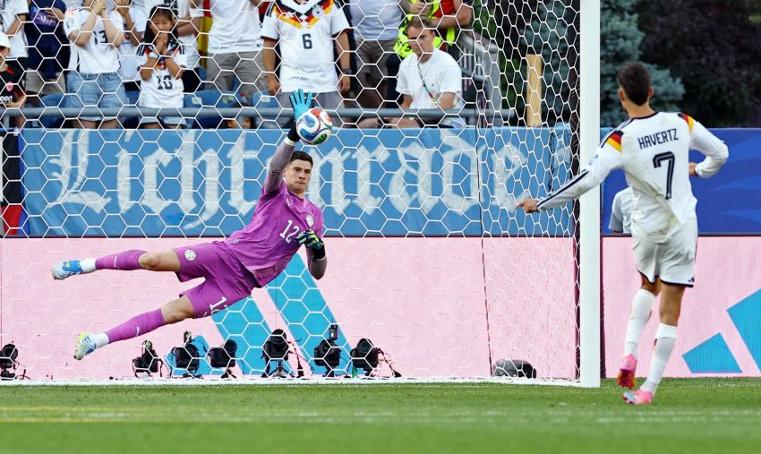 Kiper Paraguay, Orlando Gill: Sensasi Luar Biasa!