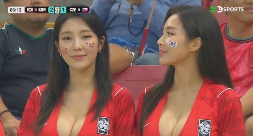 Fans Cewek Korea Menggoda di Laga Pembuka Piala Dunia